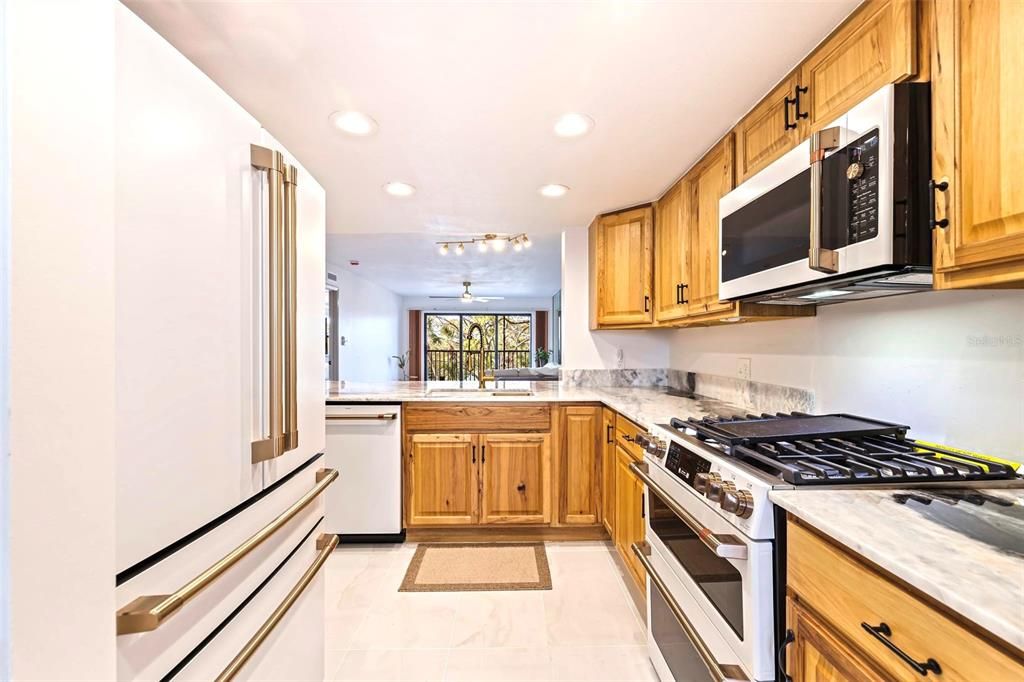 For Sale: $264,900 (2 beds, 2 baths, 1280 Square Feet)