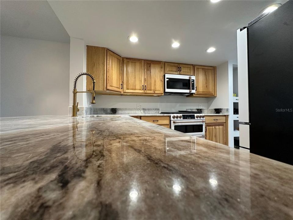 For Sale: $264,900 (2 beds, 2 baths, 1280 Square Feet)