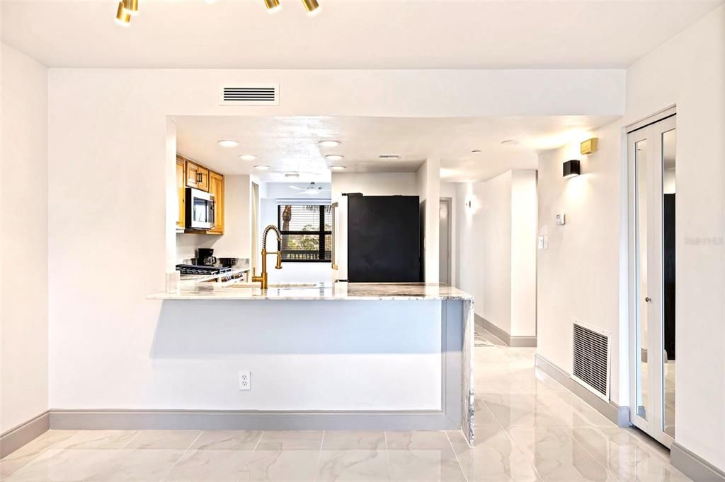 For Sale: $264,900 (2 beds, 2 baths, 1280 Square Feet)