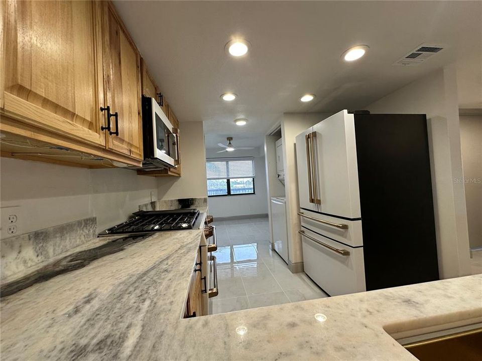 For Sale: $264,900 (2 beds, 2 baths, 1280 Square Feet)