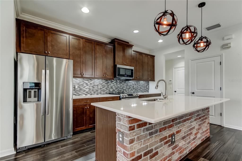 Active With Contract: $2,800 (3 beds, 2 baths, 1872 Square Feet)