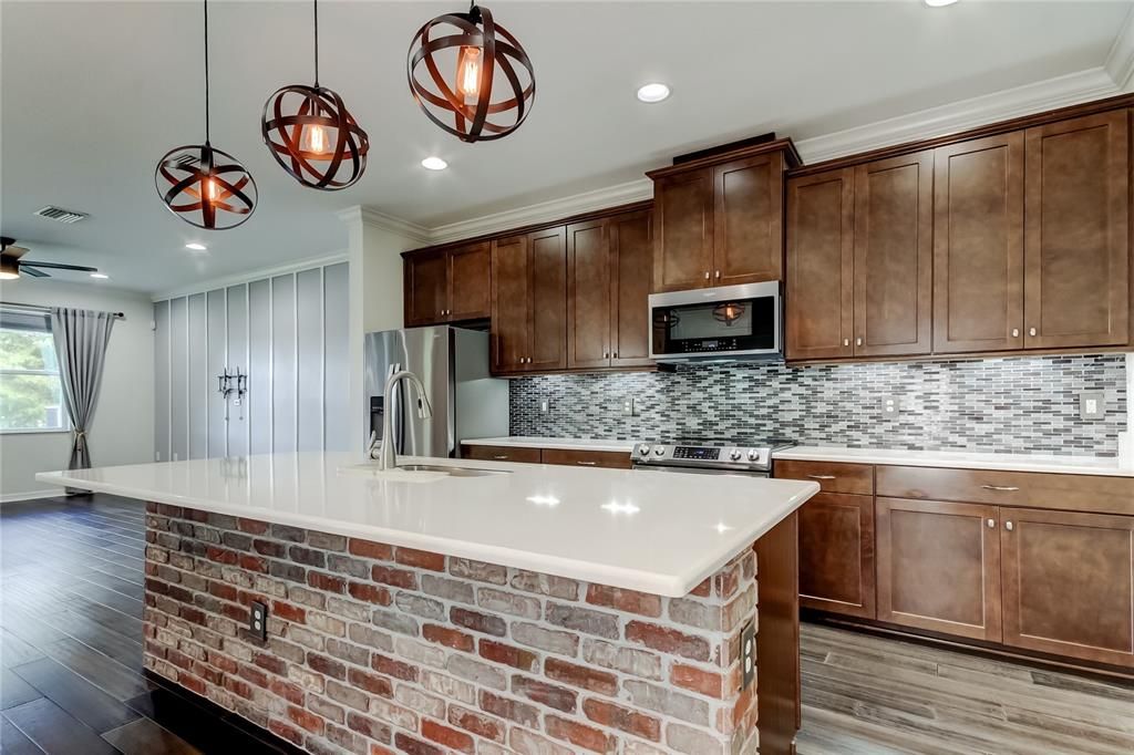 Active With Contract: $2,800 (3 beds, 2 baths, 1872 Square Feet)