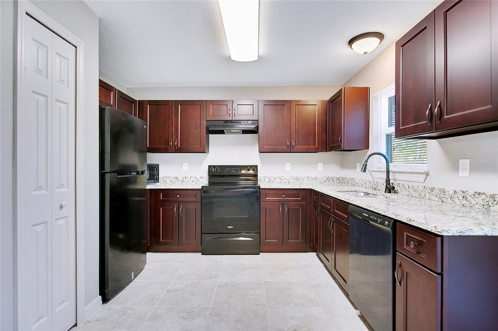 出租: $2,200 (3 贝兹, 2 浴室, 1331 平方英尺)