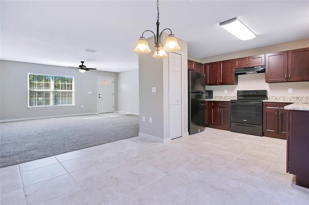 出租: $2,200 (3 贝兹, 2 浴室, 1331 平方英尺)