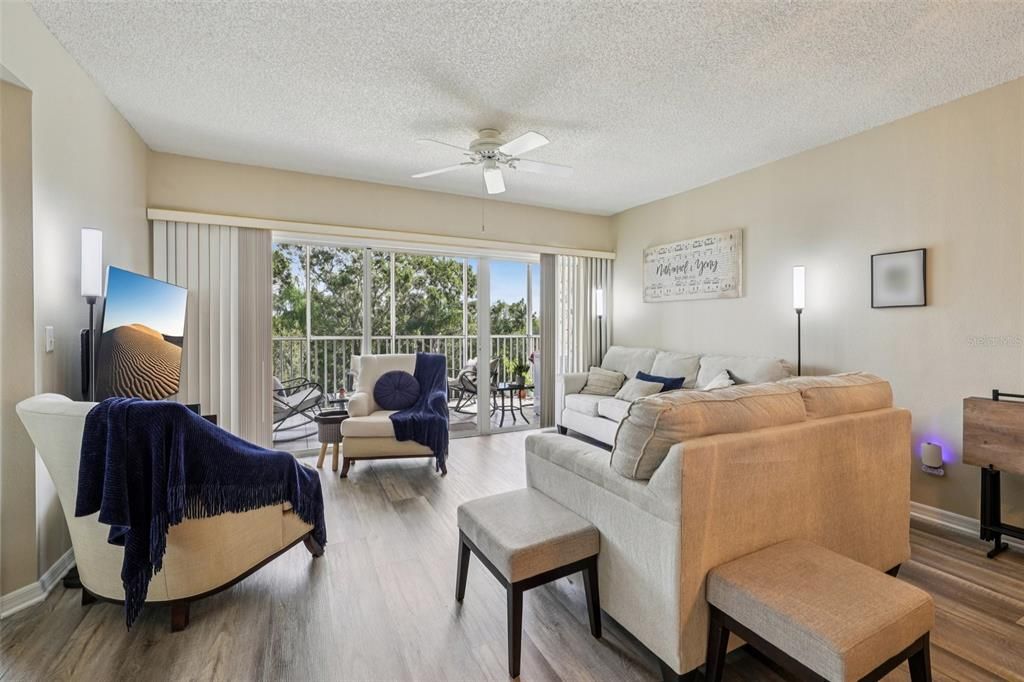 En Venta: $299,900 (2 camas, 2 baños, 1205 Pies cuadrados)