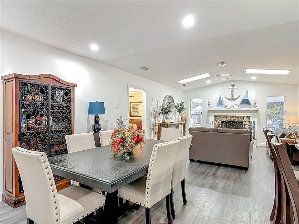 En Venta: $595,000 (3 camas, 2 baños, 1764 Pies cuadrados)