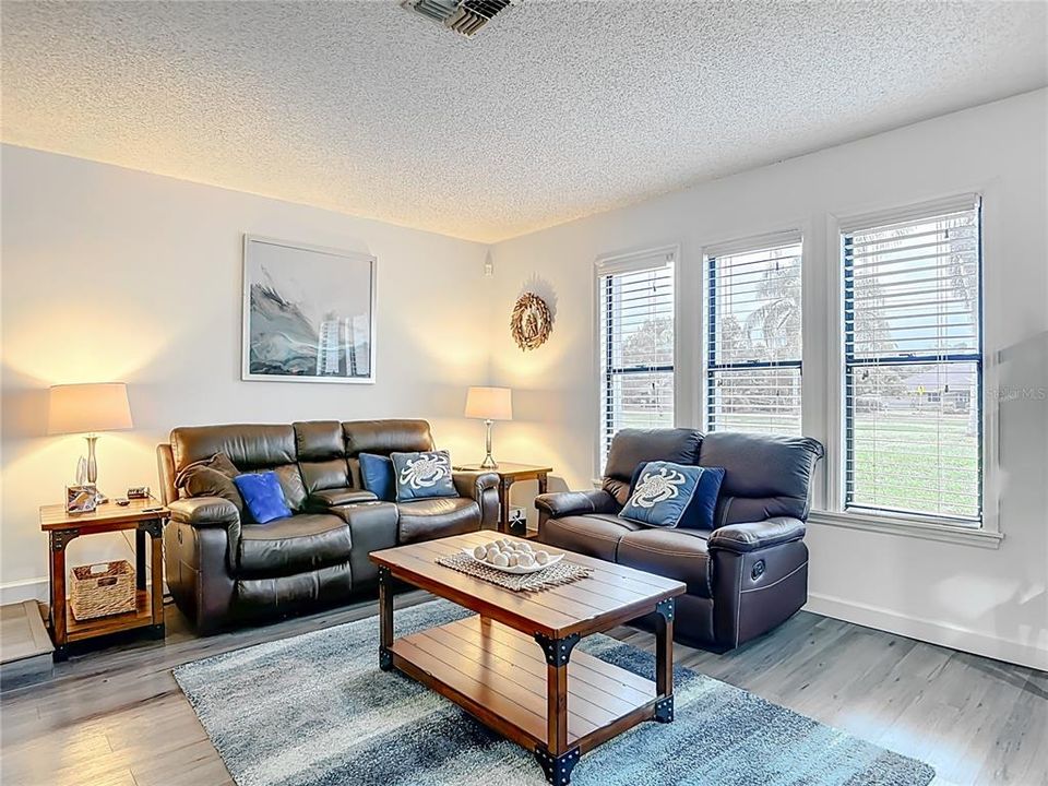 En Venta: $595,000 (3 camas, 2 baños, 1764 Pies cuadrados)