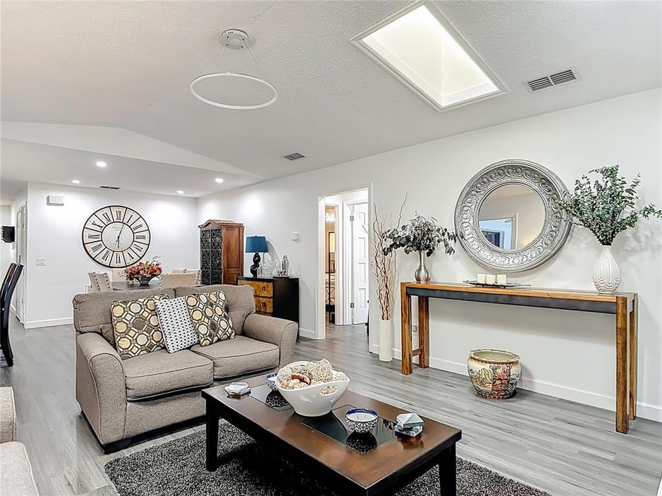 En Venta: $595,000 (3 camas, 2 baños, 1764 Pies cuadrados)