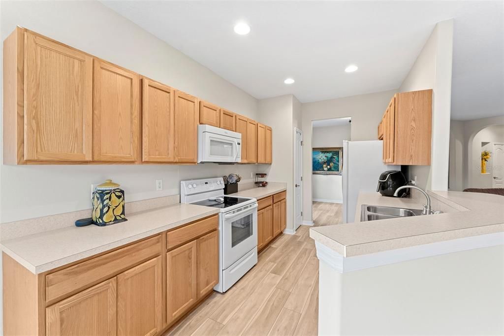 Active With Contract: $250,000 (3 beds, 2 baths, 15535 Square Feet)