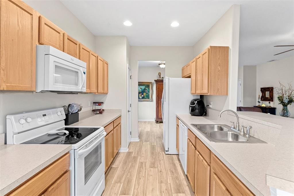 Active With Contract: $250,000 (3 beds, 2 baths, 15535 Square Feet)