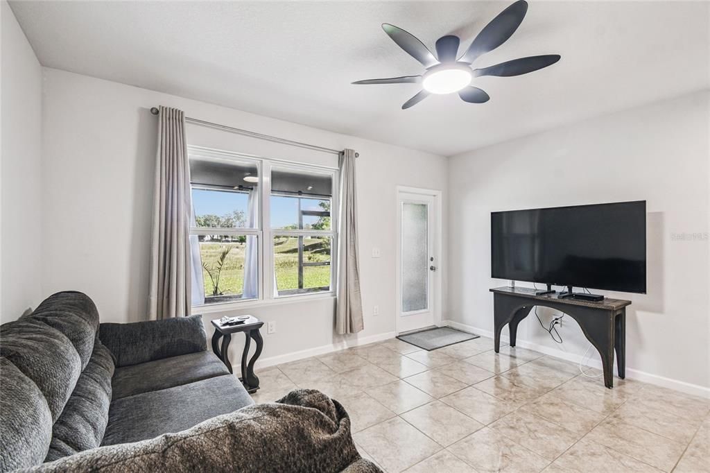 待售: $299,900 (3 贝兹, 2 浴室, 1440 平方英尺)