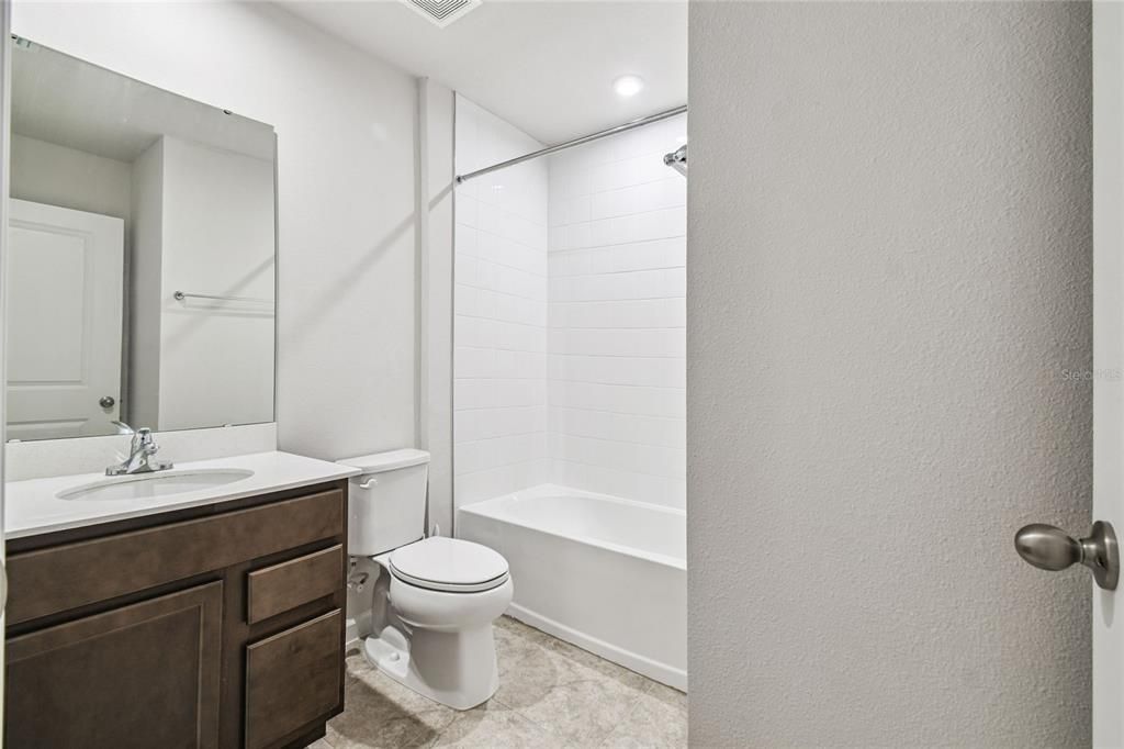 待售: $299,900 (3 贝兹, 2 浴室, 1440 平方英尺)