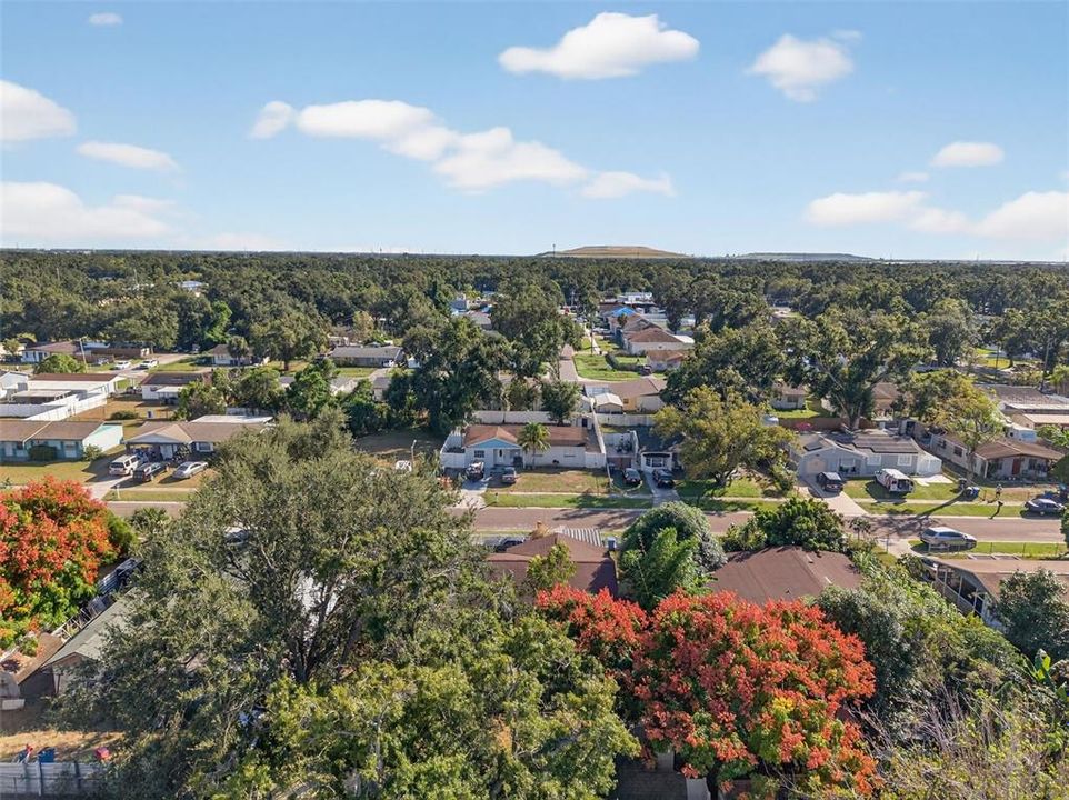 合同活跃: $235,000 (3 贝兹, 1 浴室, 1101 平方英尺)