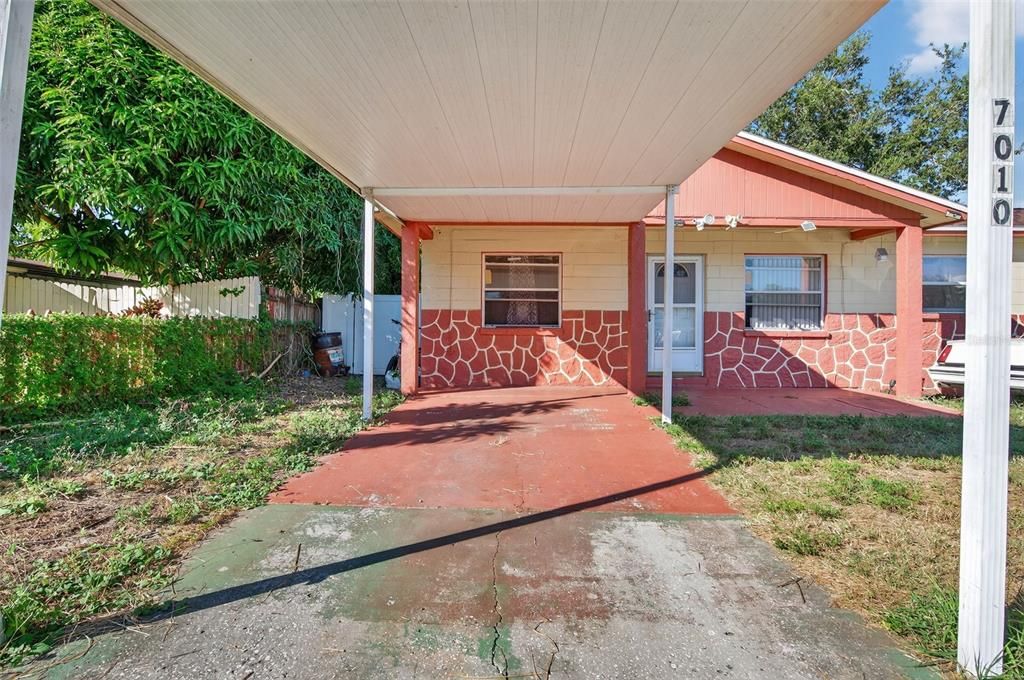 合同活跃: $235,000 (3 贝兹, 1 浴室, 1101 平方英尺)