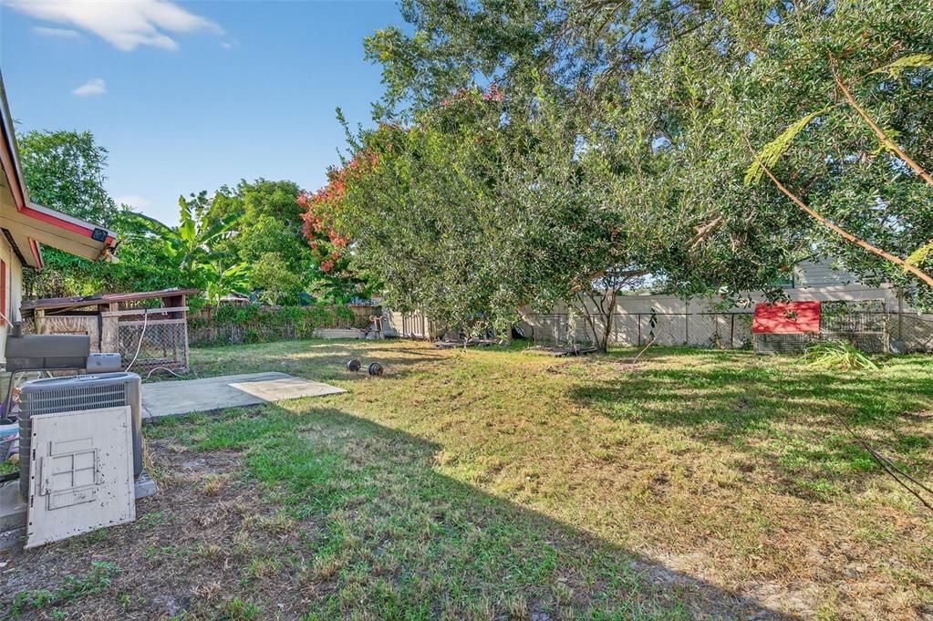 合同活跃: $235,000 (3 贝兹, 1 浴室, 1101 平方英尺)