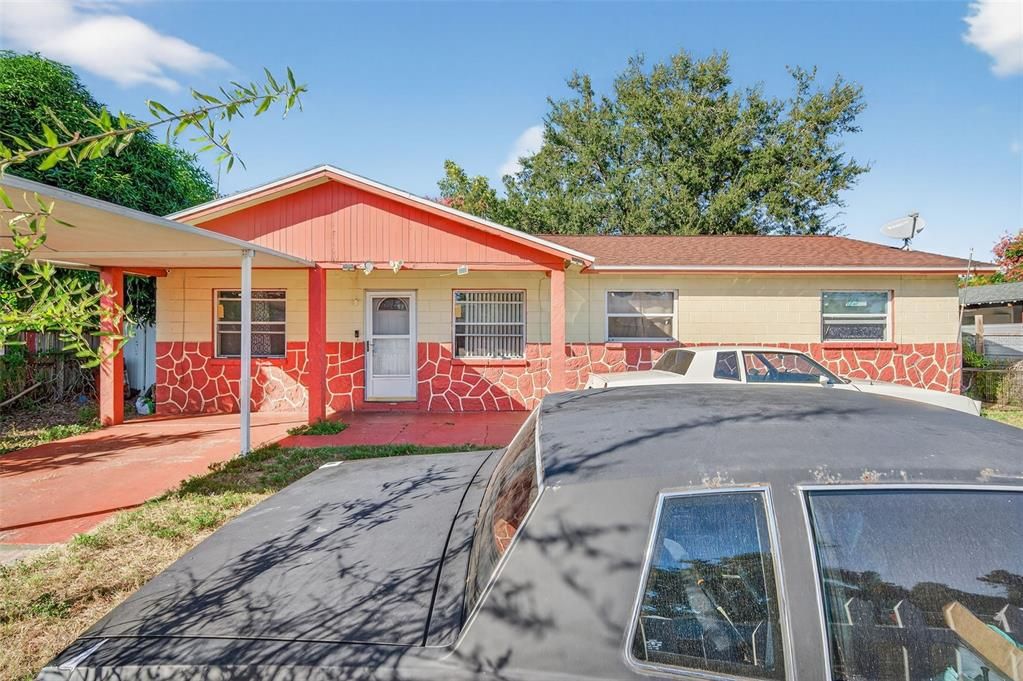 合同活跃: $235,000 (3 贝兹, 1 浴室, 1101 平方英尺)