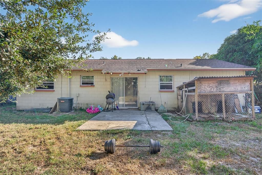 合同活跃: $235,000 (3 贝兹, 1 浴室, 1101 平方英尺)