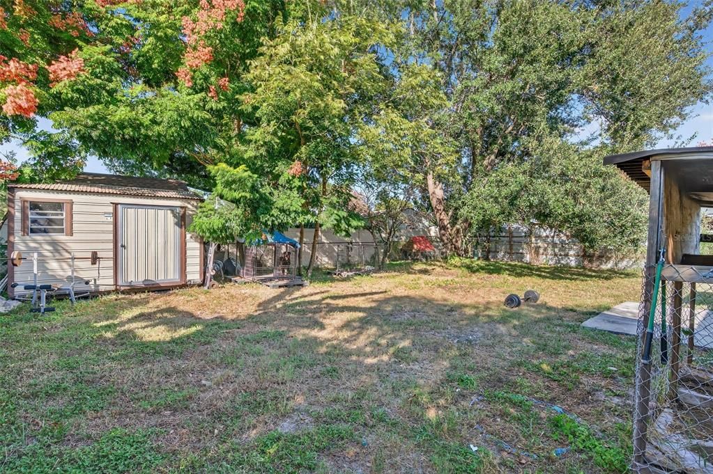 合同活跃: $235,000 (3 贝兹, 1 浴室, 1101 平方英尺)