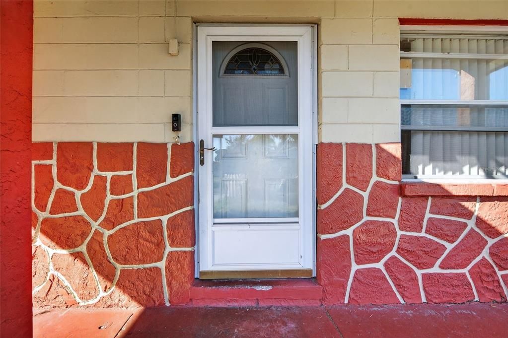 合同活跃: $235,000 (3 贝兹, 1 浴室, 1101 平方英尺)