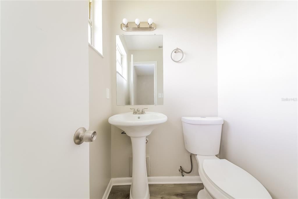 出租: $2,010 (3 贝兹, 1 浴室, 1140 平方英尺)