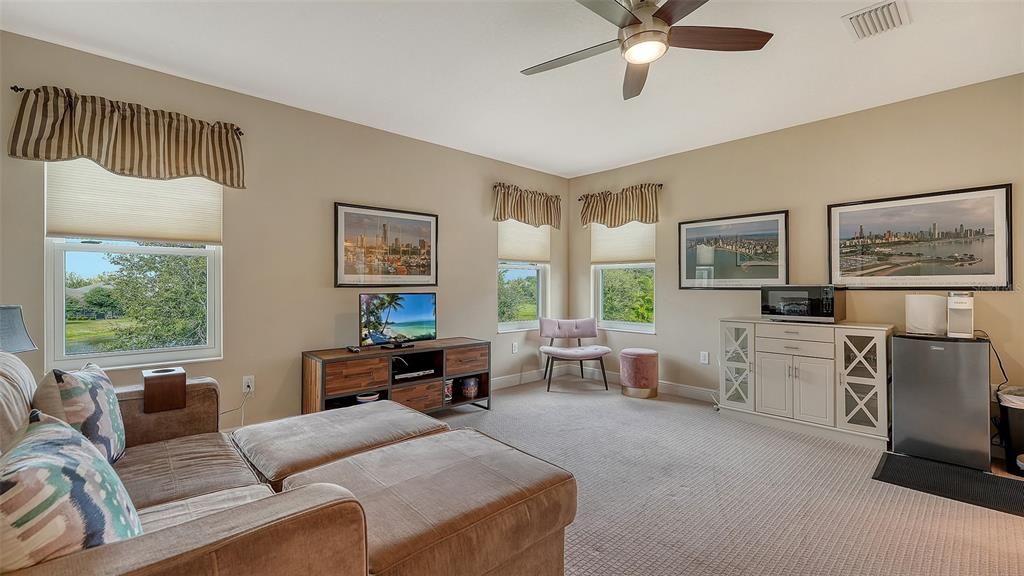 For Sale: $675,000 (4 beds, 3 baths, 3032 Square Feet)