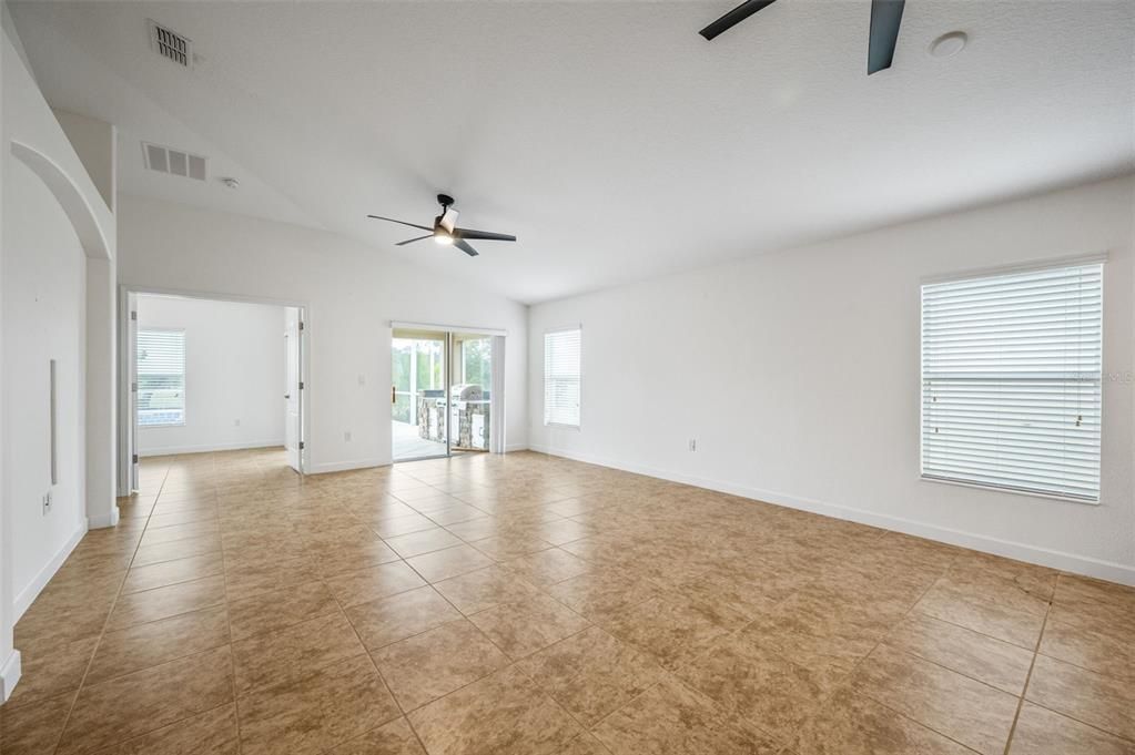 待售: $590,000 (3 贝兹, 2 浴室, 2061 平方英尺)