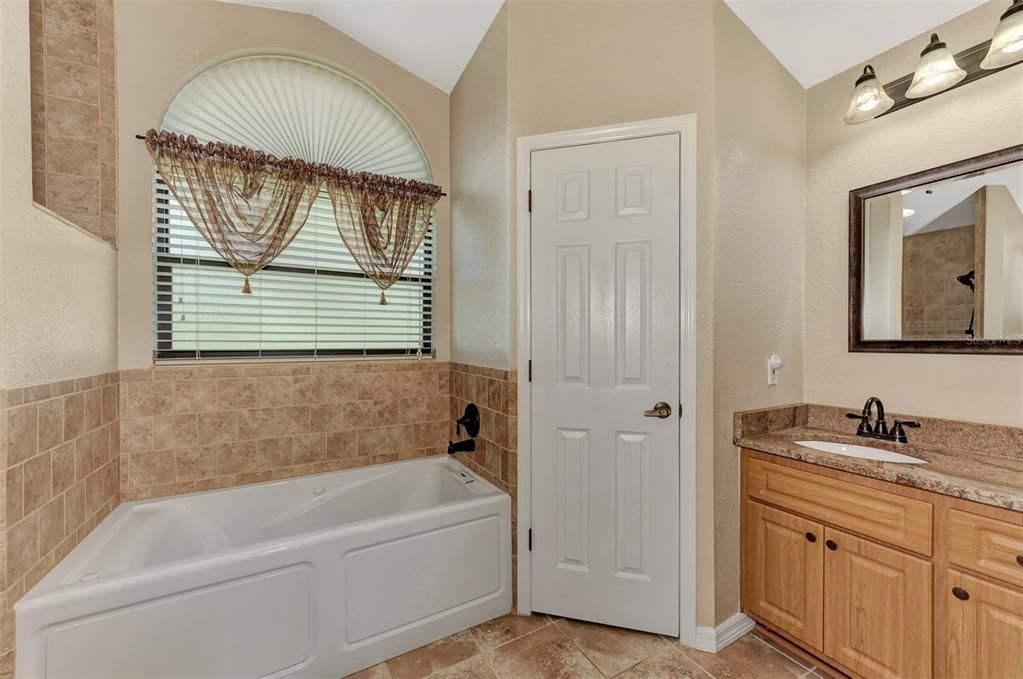 For Sale: $299,700 (3 beds, 2 baths, 1619 Square Feet)