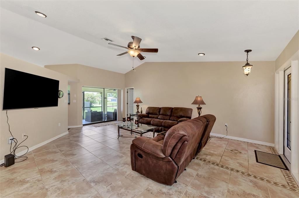 For Sale: $299,700 (3 beds, 2 baths, 1619 Square Feet)