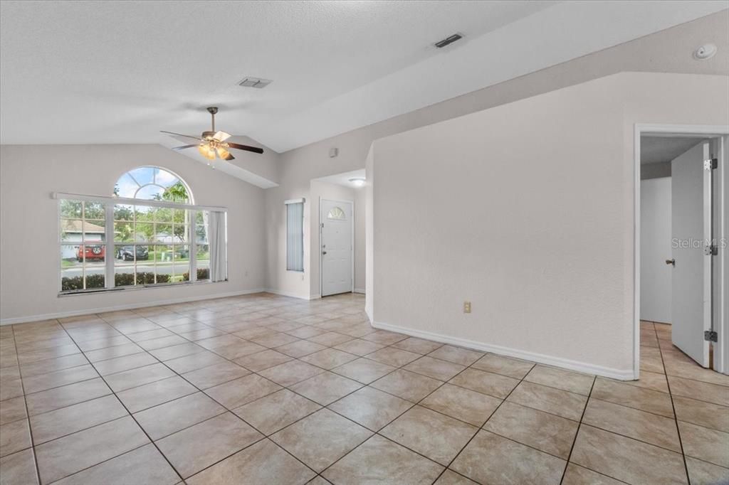 Activo con contrato: $259,000 (3 camas, 2 baños, 1211 Pies cuadrados)