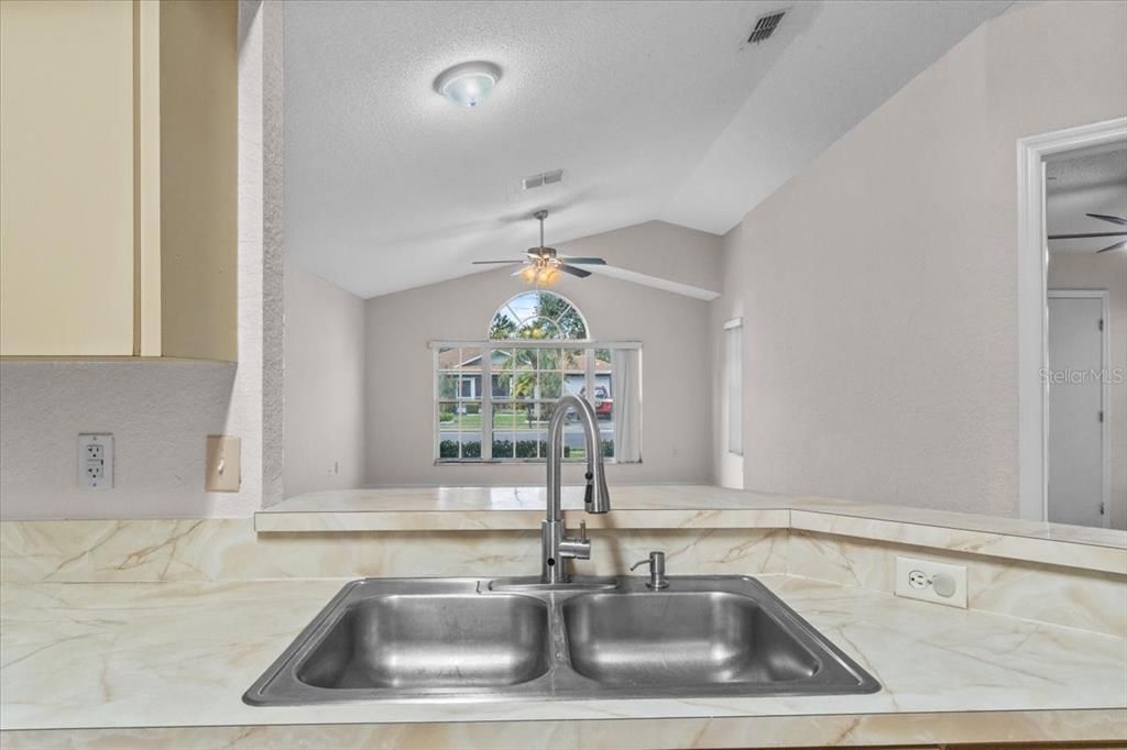 Activo con contrato: $259,000 (3 camas, 2 baños, 1211 Pies cuadrados)