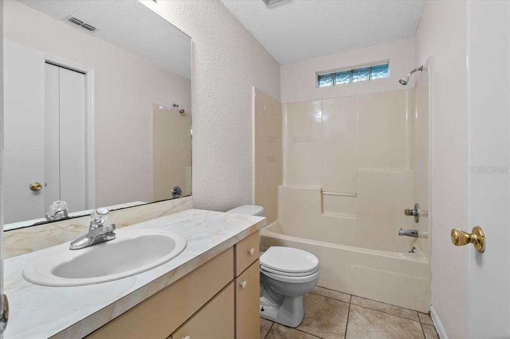 Activo con contrato: $259,000 (3 camas, 2 baños, 1211 Pies cuadrados)