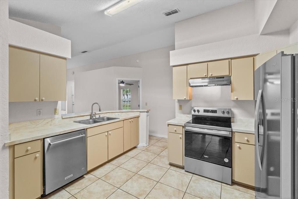 Activo con contrato: $259,000 (3 camas, 2 baños, 1211 Pies cuadrados)