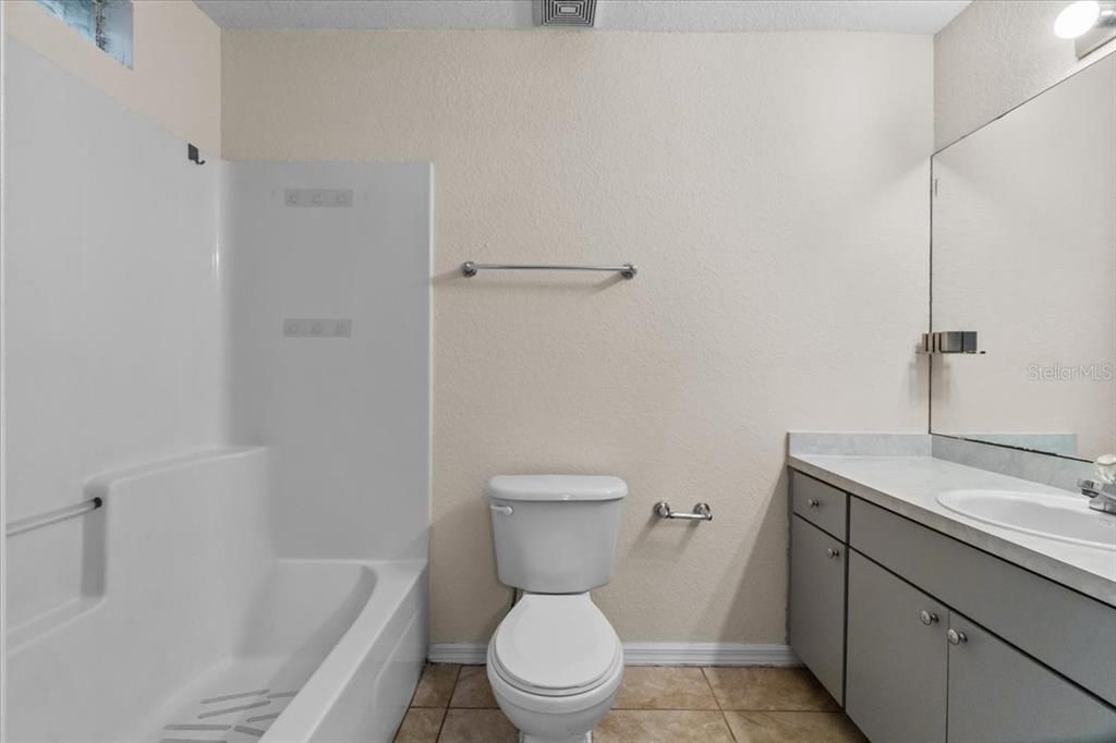 Activo con contrato: $259,000 (3 camas, 2 baños, 1211 Pies cuadrados)