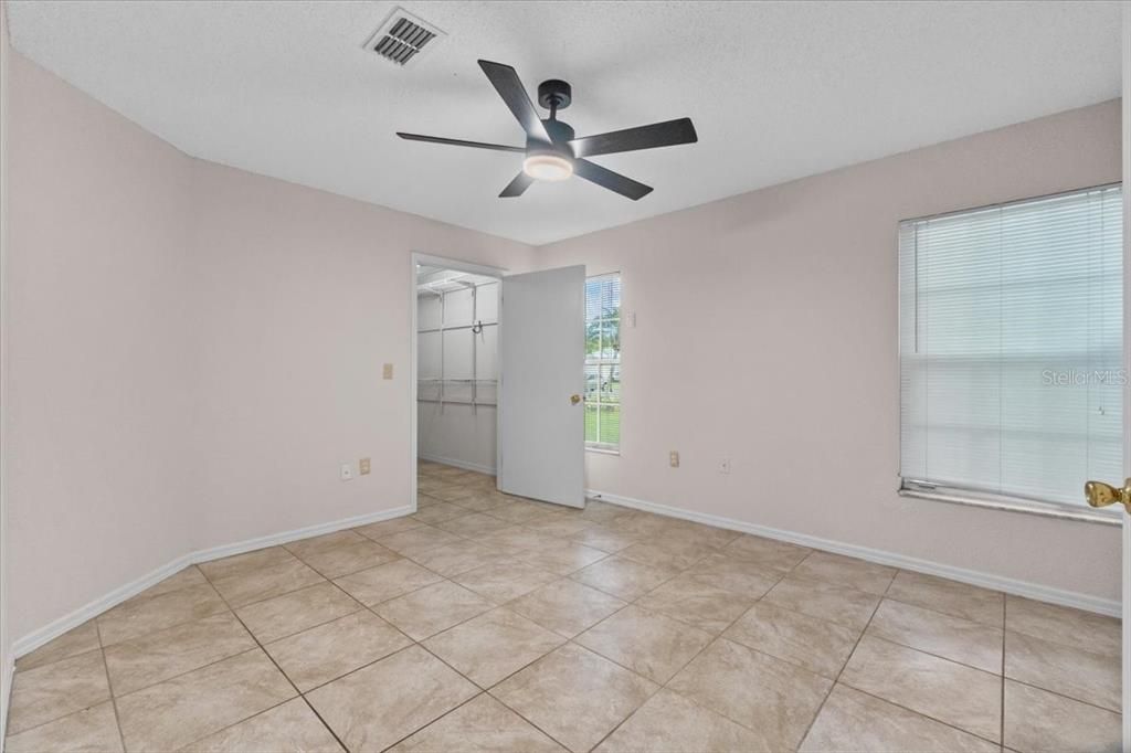 Activo con contrato: $259,000 (3 camas, 2 baños, 1211 Pies cuadrados)