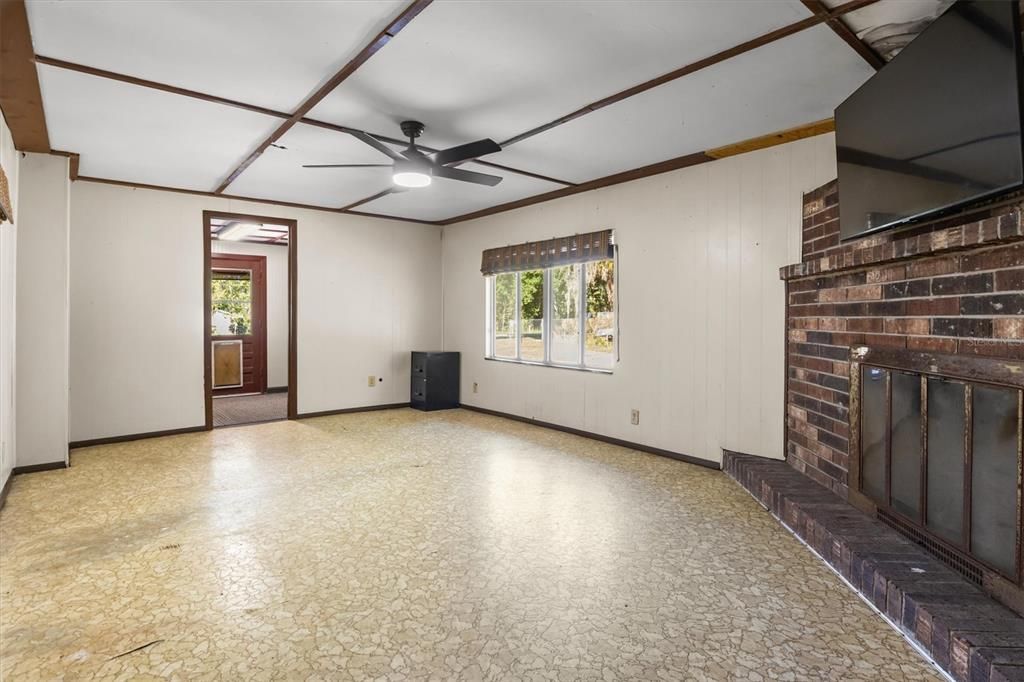 For Sale: $273,000 (3 beds, 2 baths, 1440 Square Feet)