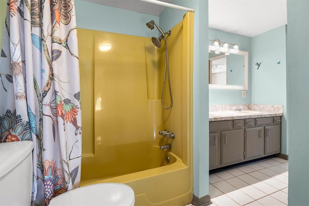 For Sale: $273,000 (3 beds, 2 baths, 1440 Square Feet)