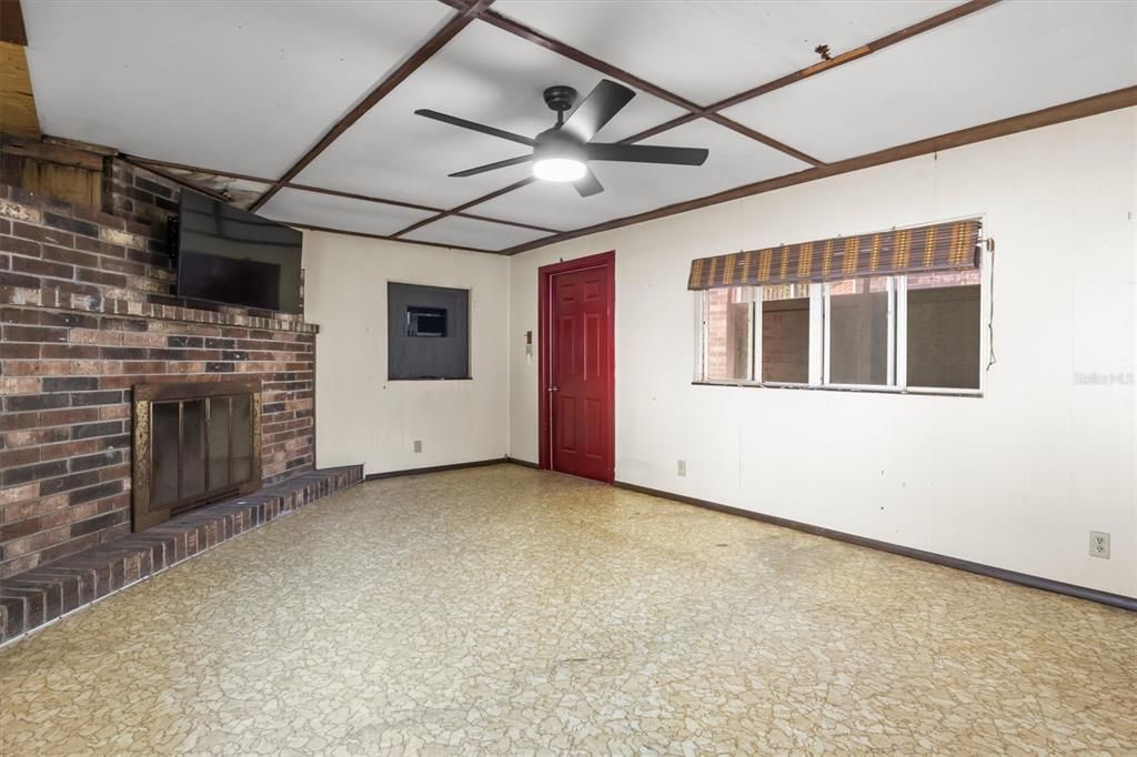 For Sale: $273,000 (3 beds, 2 baths, 1440 Square Feet)