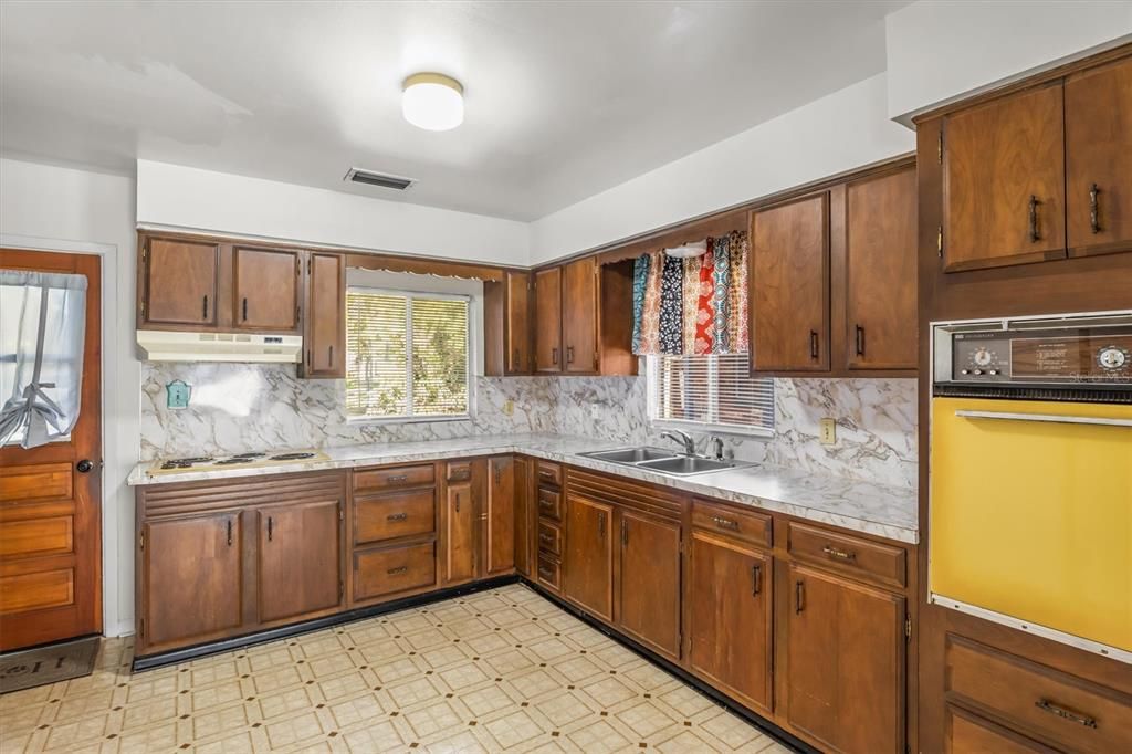 For Sale: $273,000 (3 beds, 2 baths, 1440 Square Feet)