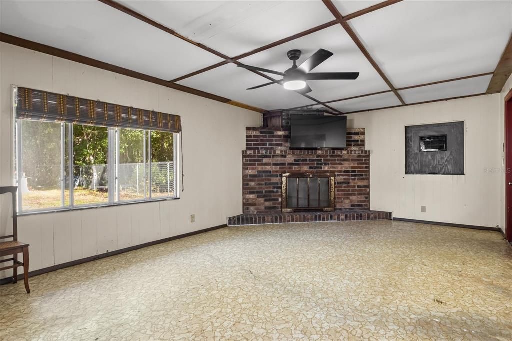 For Sale: $273,000 (3 beds, 2 baths, 1440 Square Feet)