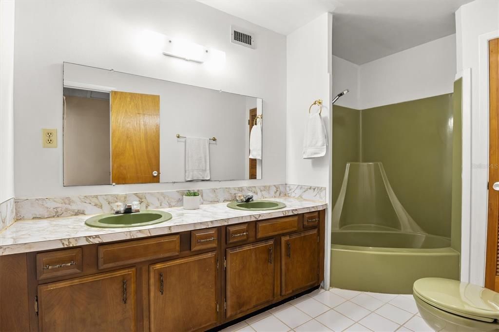 For Sale: $273,000 (3 beds, 2 baths, 1440 Square Feet)