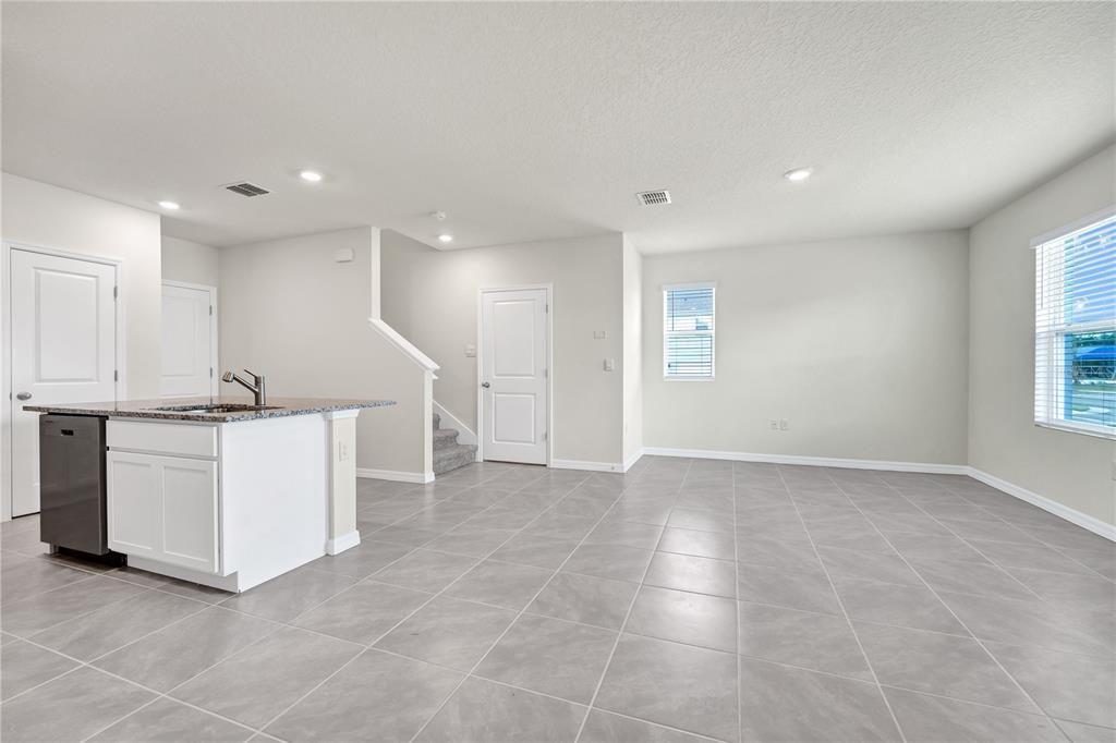 В аренду: $1,950 (3 спален, 2 ванн, 1551 Квадратных фут)