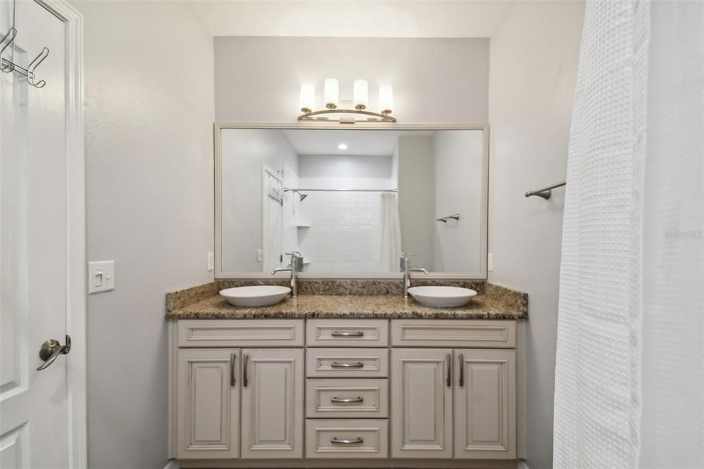 For Rent: $3,850 (3 beds, 2 baths, 1844 Square Feet)