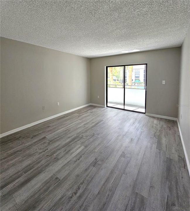 For Sale: $179,900 (2 beds, 2 baths, 955 Square Feet)