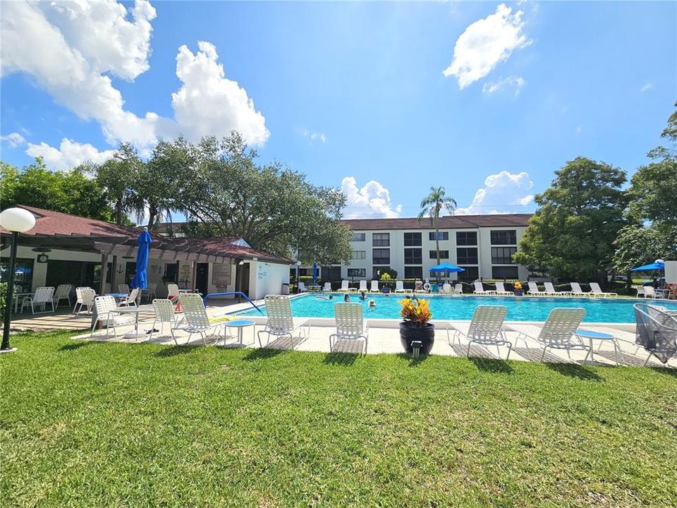 For Sale: $179,900 (2 beds, 2 baths, 955 Square Feet)