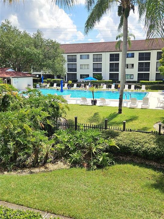 For Sale: $179,900 (2 beds, 2 baths, 955 Square Feet)