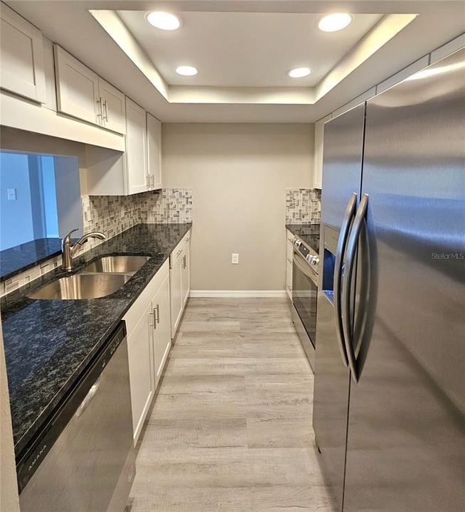 For Sale: $179,900 (2 beds, 2 baths, 955 Square Feet)