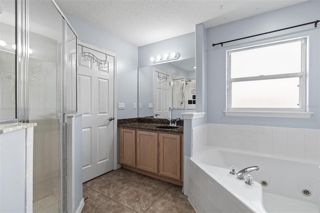 Под контрактом: $370,000 (3 спален, 2 ванн, 1499 Квадратных фут)