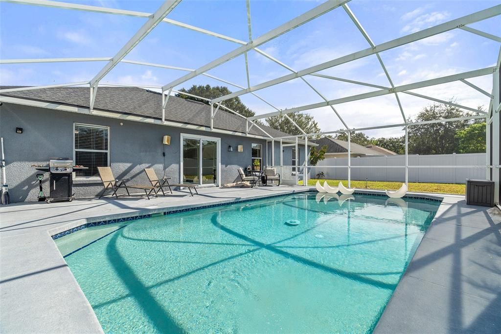 Под контрактом: $370,000 (3 спален, 2 ванн, 1499 Квадратных фут)