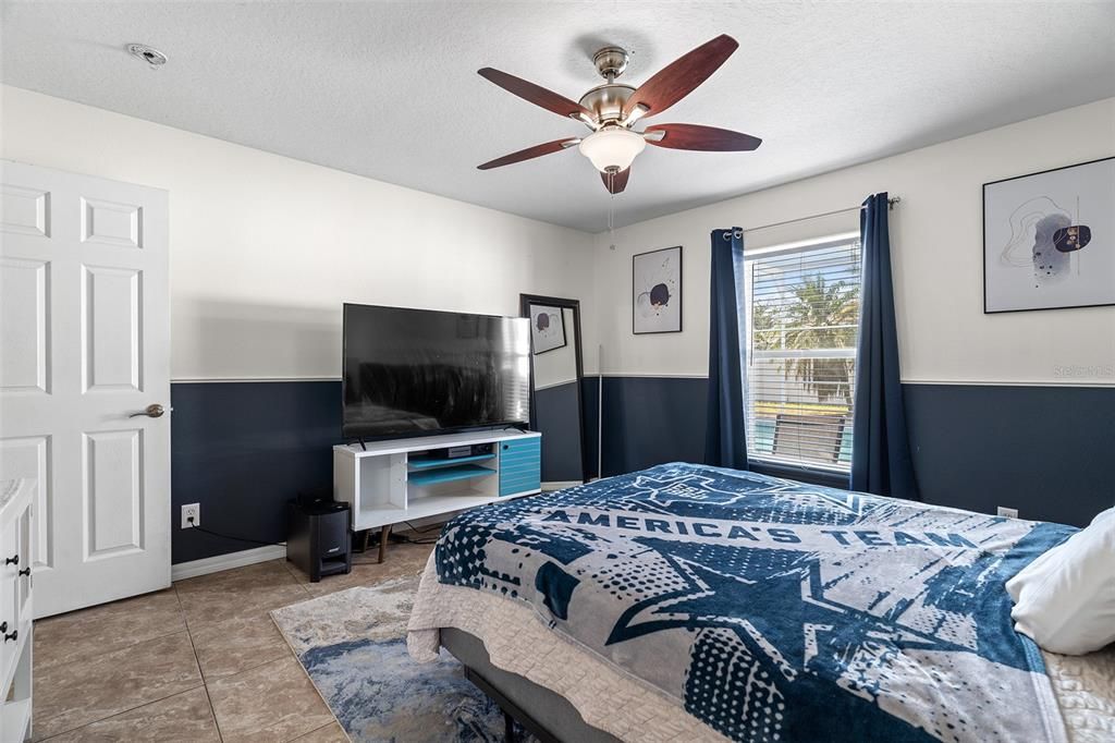 Под контрактом: $370,000 (3 спален, 2 ванн, 1499 Квадратных фут)