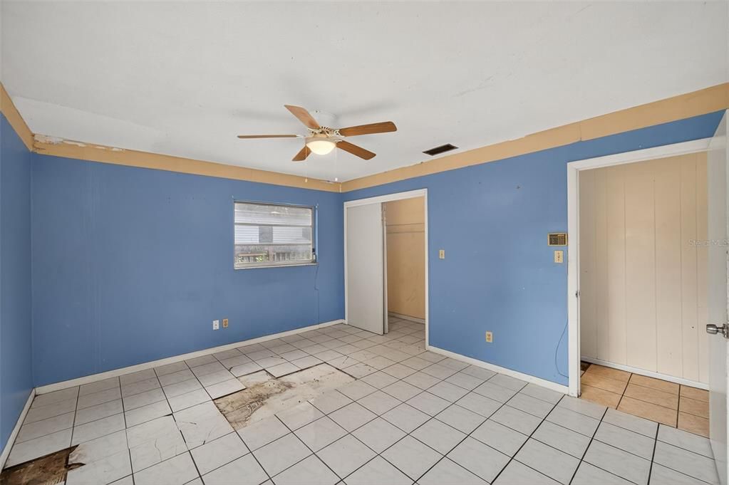 For Sale: $299,999 (4 beds, 2 baths, 1805 Square Feet)